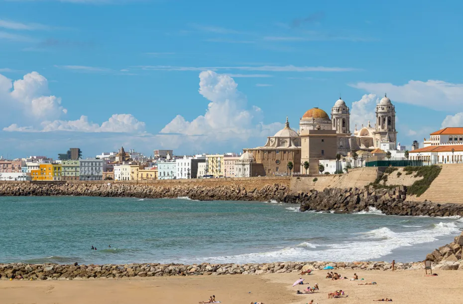 View of the center of Cadiz, next to the ocean